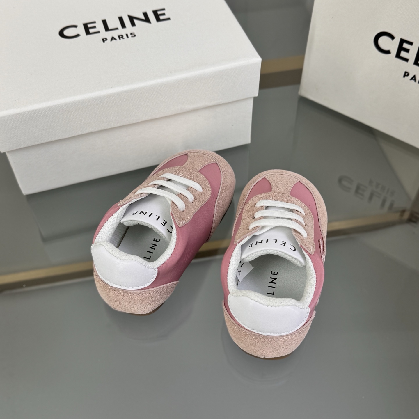 Children's shoes child